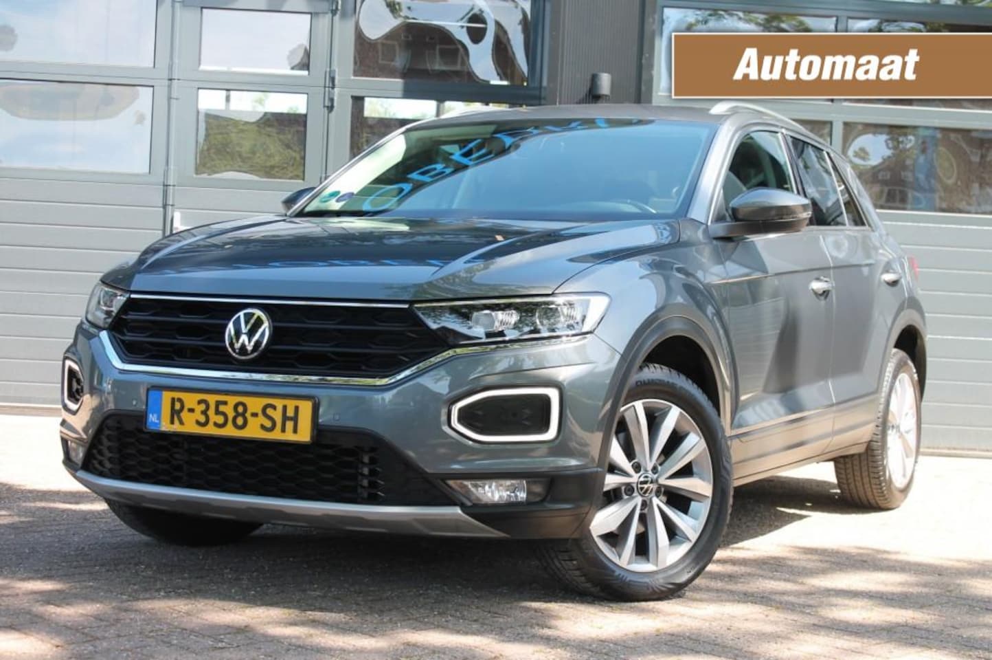 Volkswagen T-Roc - 1.5 TSI Style Business  Automaat / Afneembare trekhaak / stoel verwarming - AutoWereld.nl