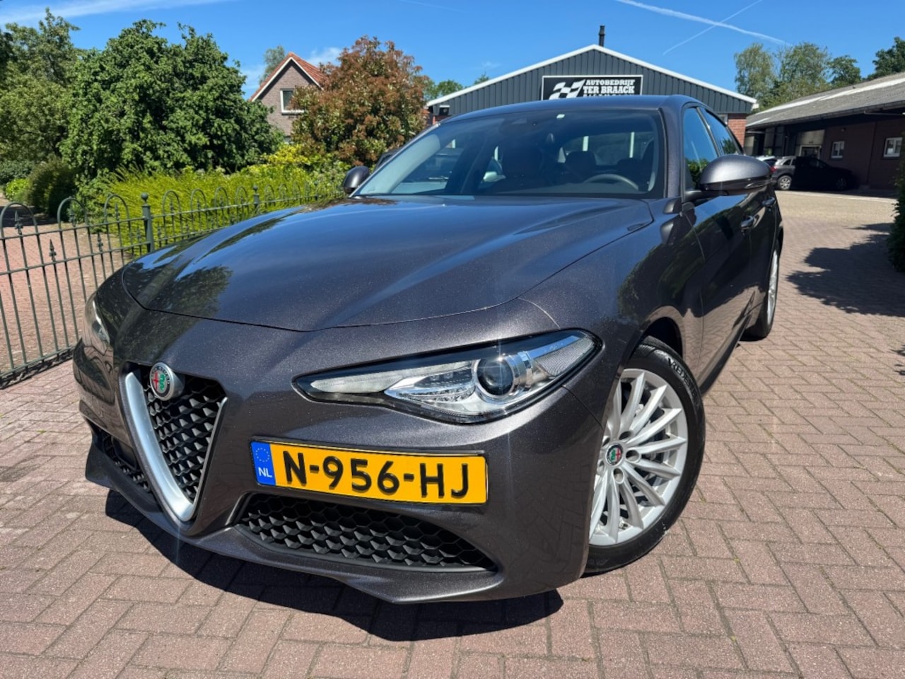 Alfa Romeo Giulia - 2.0T Super 200 PK Automaat *Leder*Keyless*Zeer nette auto - AutoWereld.nl