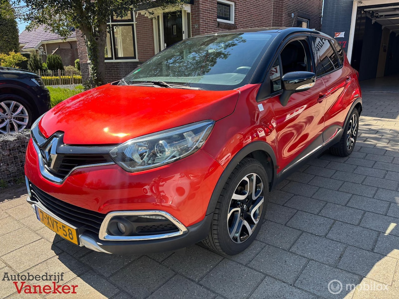 Renault Captur - 0.9 TCe Helly Hansen|Dealer|Trekhaak - AutoWereld.nl