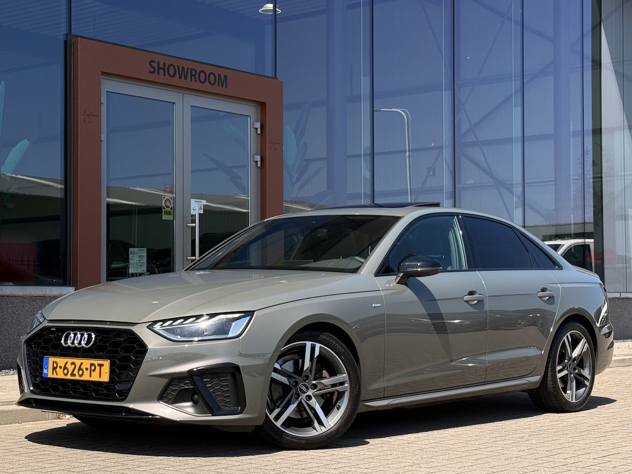 Audi A4 Limousine - 35 TFSI S Edition Competiton | Matrix Led | Sfeerverlichting | Schuif/Kantel Dak | Apple C - AutoWereld.nl
