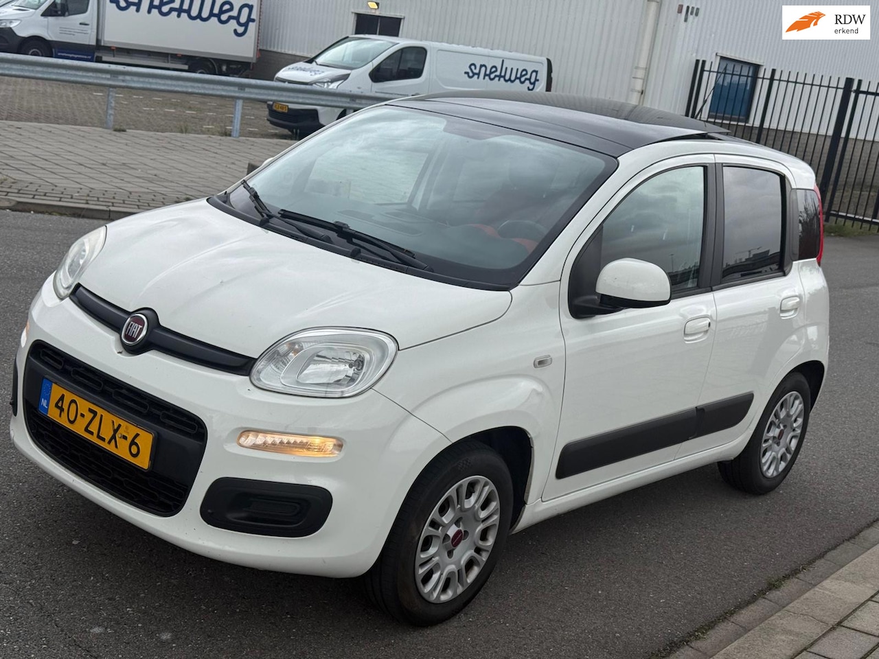 Fiat Panda - 0.9 TwinAir Lounge_PANORAMADAK_AUTOMAAT_NETTE AUTO - AutoWereld.nl