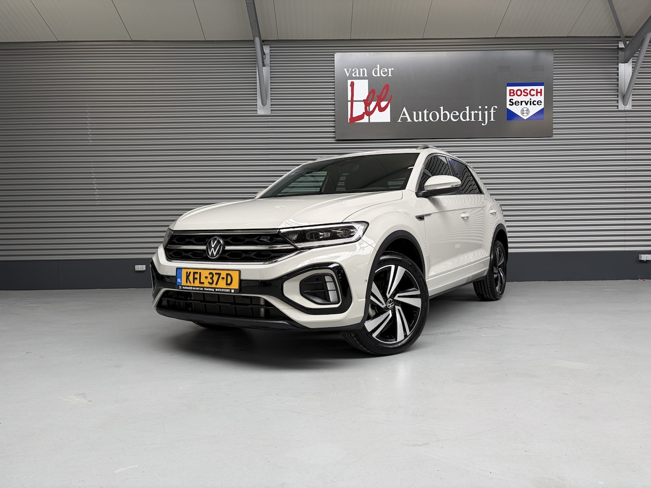 Volkswagen T-Roc - 1.5 TSI R-LINE/IQ LIGHT/IQ DRIVE/EL A KLEP/KEYLESS/STOEL STUUR VERW/ENZ - AutoWereld.nl