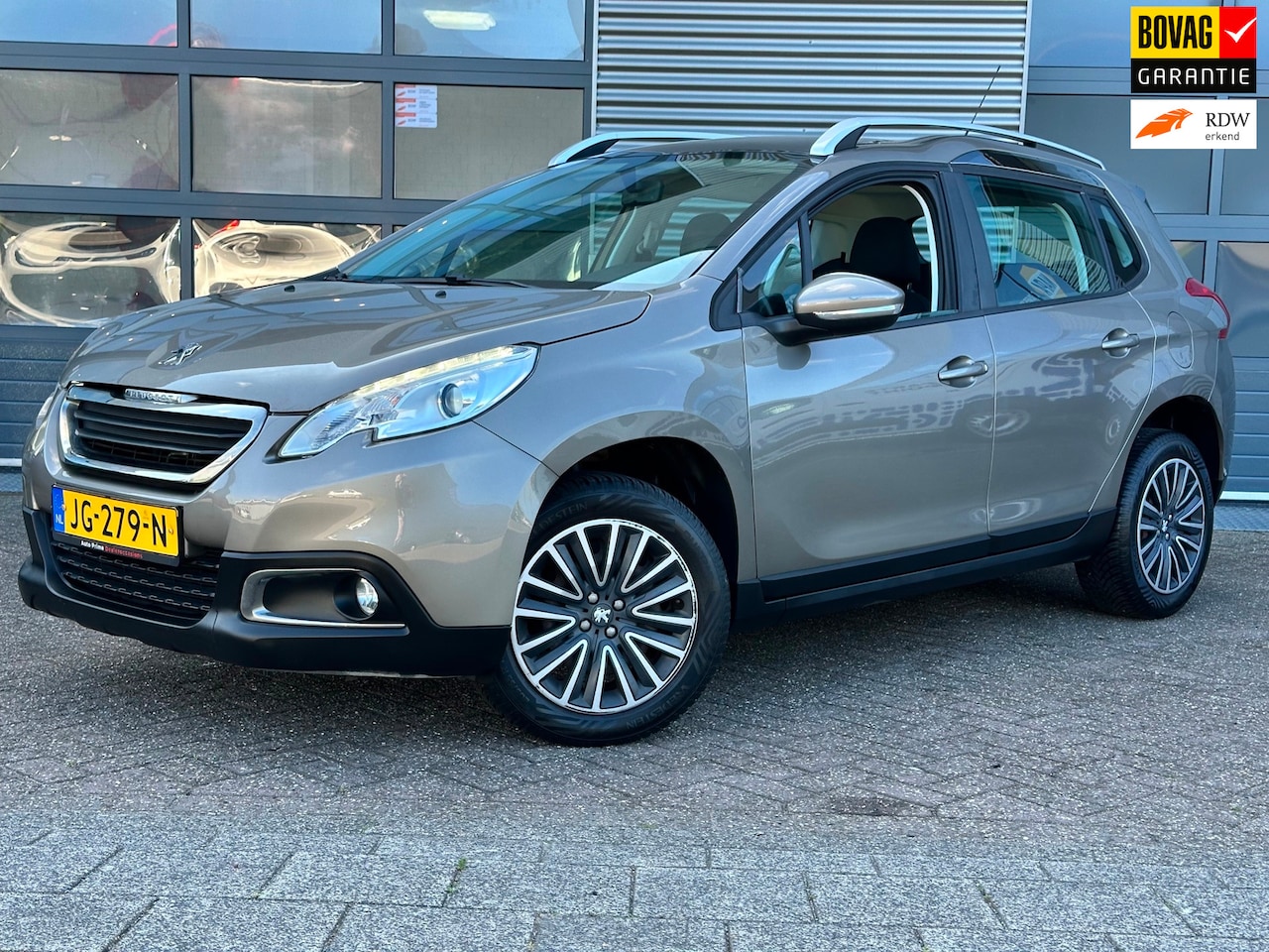 Peugeot 2008 - 1.2 PureTech Active Pack | CRUISECR | Pano | Navi | Airco - AutoWereld.nl