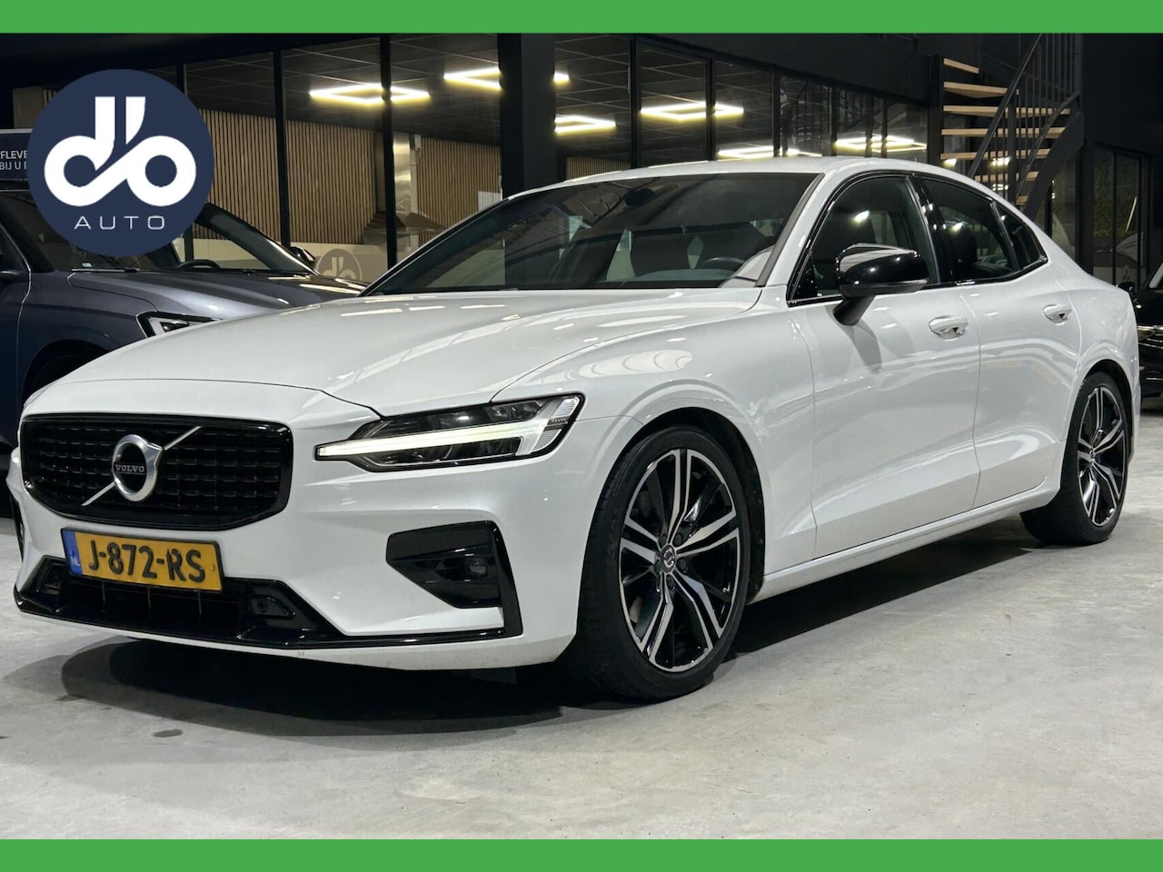 Volvo S60 - 2.0 B3 R-Design DISTR.RIEM = VERVANGEN I NAVI + CAMERA I LED I 19-INCH I KEURIG NETJES I T - AutoWereld.nl