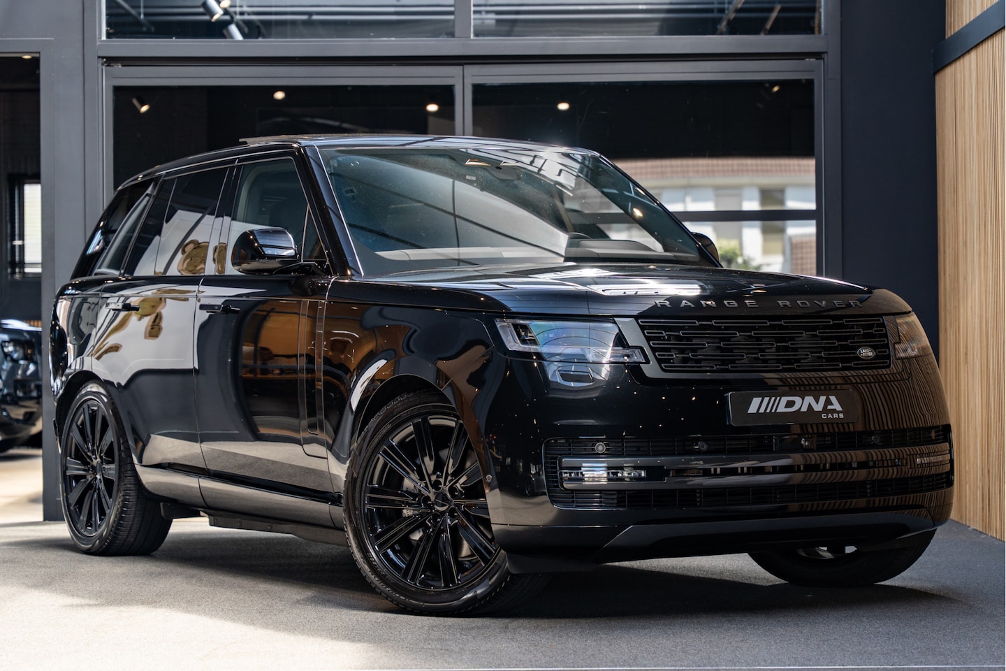 Land Rover Range Rover - P460e 22 inch Pano Meridian 3.0 P460e PHEV - AutoWereld.nl