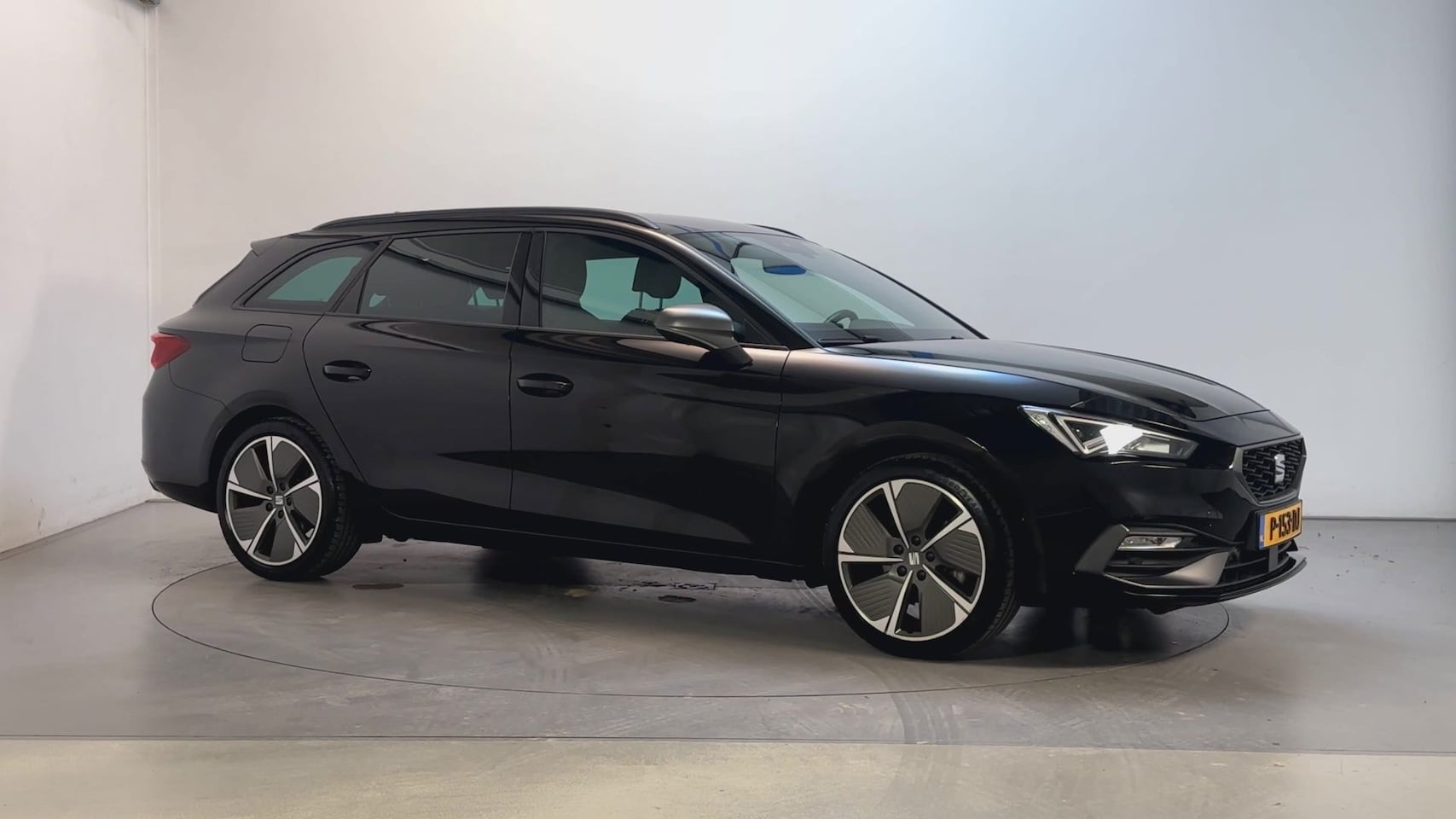 SEAT Leon Sportstourer - 1.5 TSI 150pk FR Business Intense LED Camera Sfeerverlichting App-Connect - AutoWereld.nl