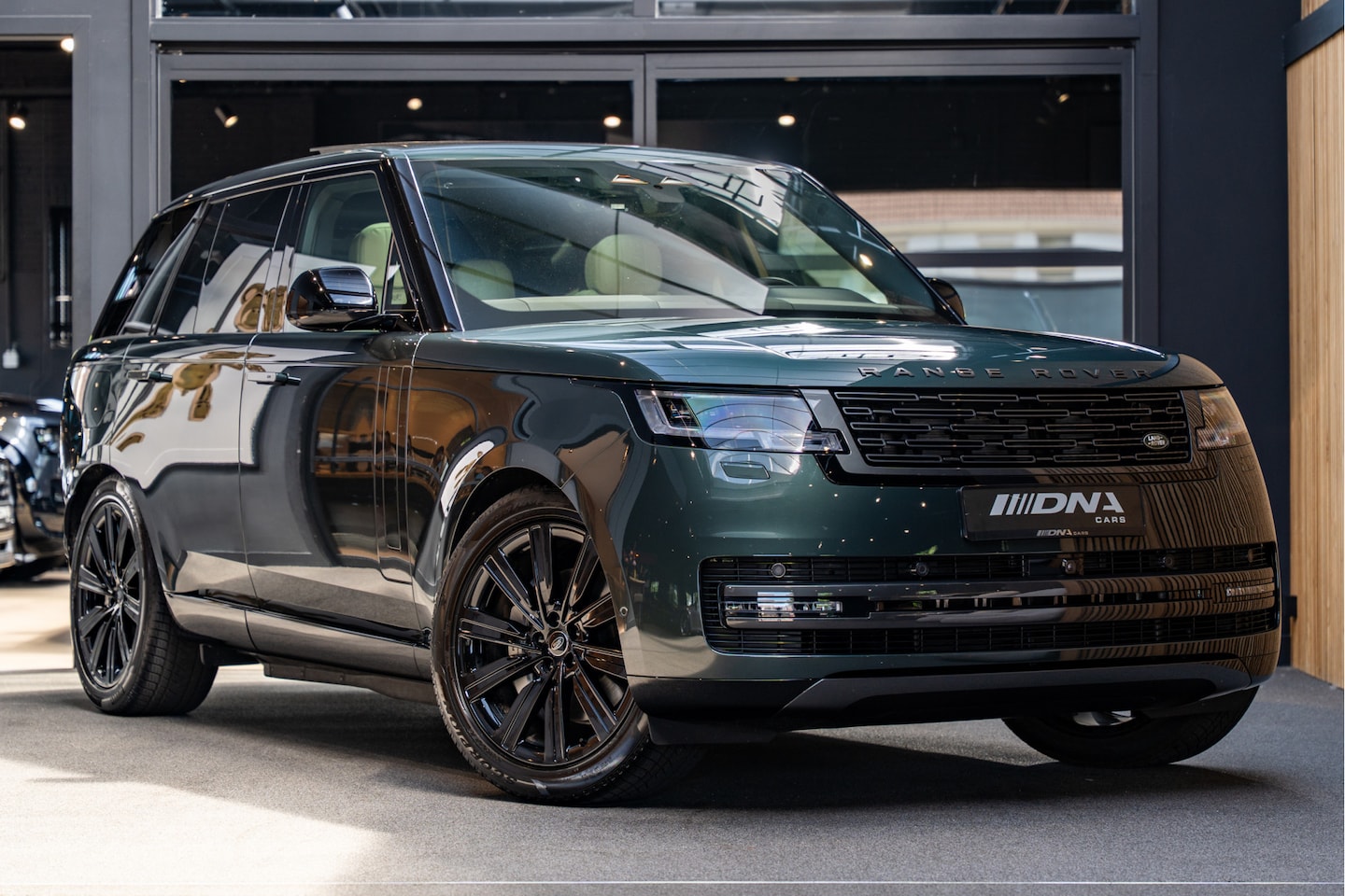 Land Rover Range Rover - P460e 22 inch Pano Meridian 3.0 P460e 22 inch PHEV - AutoWereld.nl