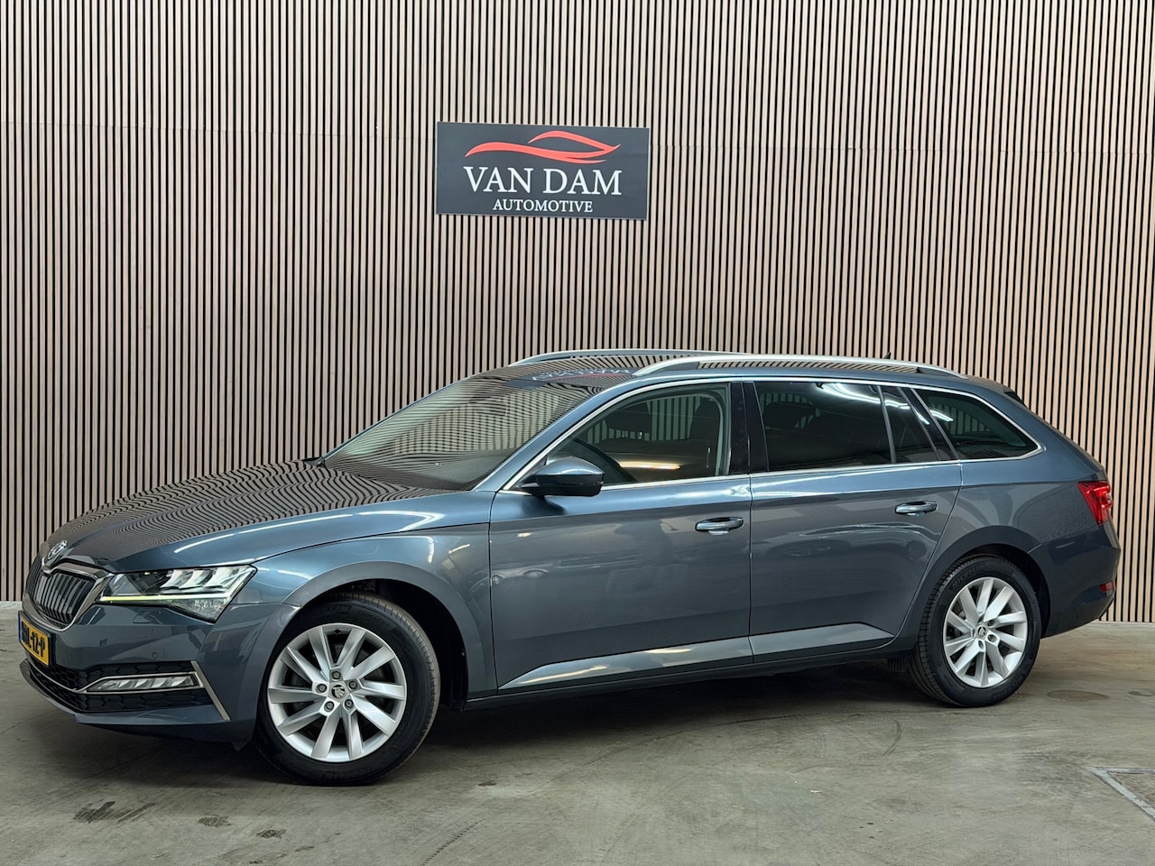 Skoda Superb Combi - 1.4 TSI iV Business Edition Plus 1.4 TSI iV Business Edition Plus 2021 DSG - AutoWereld.nl