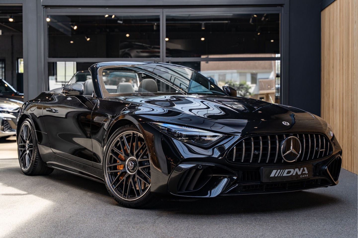 Mercedes-Benz SL-klasse Cabrio - SL63 AMG Carbon Airscarf Keramisch AMG 63 4MATIC+ - AutoWereld.nl