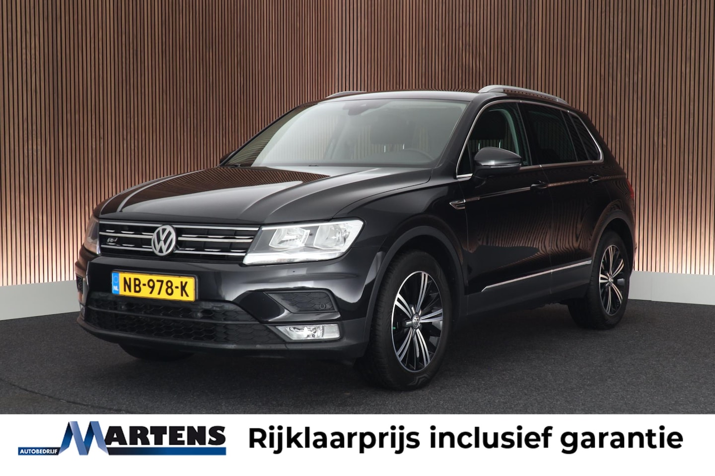 Volkswagen Tiguan - 1.4 TSI 150pk Connected Series Trekhaak Navigatie Stoelverwarming - AutoWereld.nl
