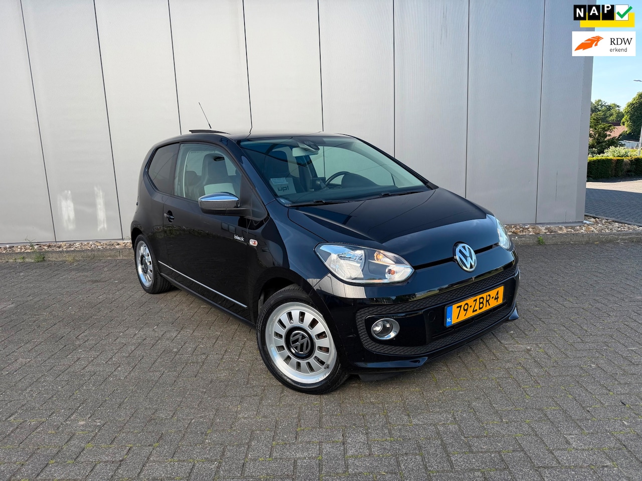 Volkswagen Up! - 1.0 high up!|PANO|CRUISE|1eEIG|AIRCO|PDC|TOPSTAAT - AutoWereld.nl