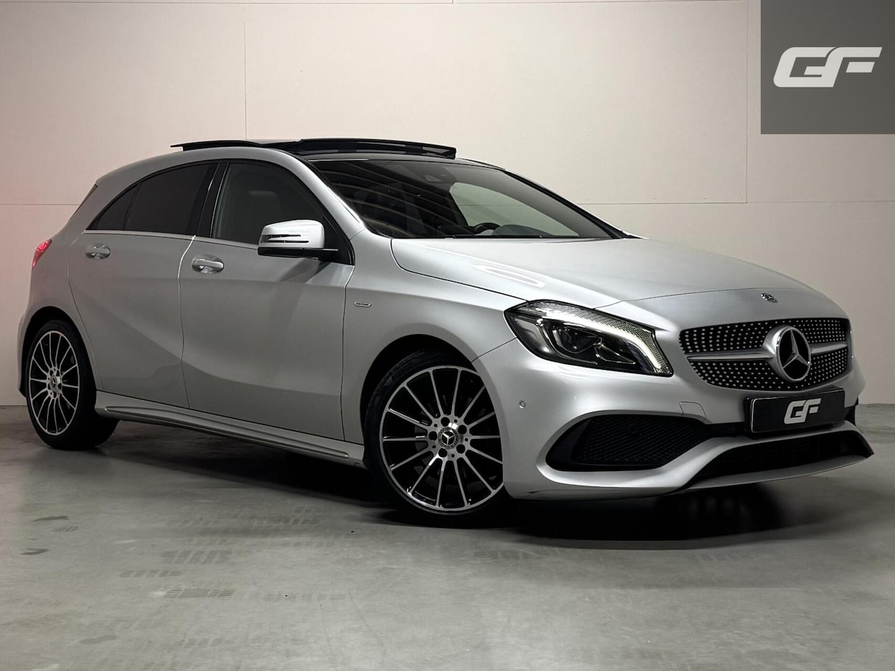 Mercedes-Benz A-klasse - 200 AMG WhiteArt Edition Pano Cruise NAP - AutoWereld.nl