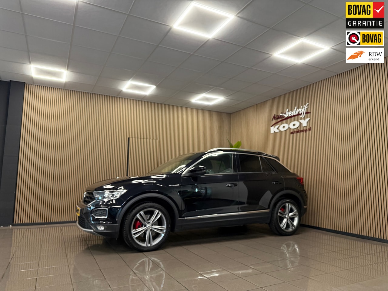 Volkswagen T-Roc - 1.5 TSI Sport * Dealer onderhouden / Trekhaak / Carplay / LM Virtual cockpit * - AutoWereld.nl