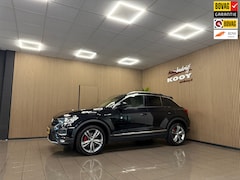 Volkswagen T-Roc - 1.5 TSI Sport * Dealer onderhouden / Trekhaak / Carplay / LM Virtual cockpit