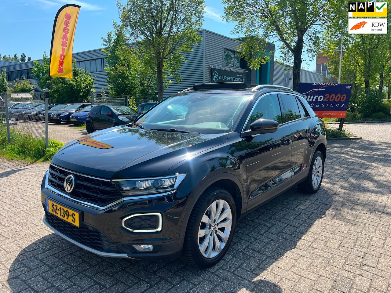 Volkswagen T-Roc - 1.0 TSI Style - PANORAMA - DIGITAL DASH ! - AutoWereld.nl