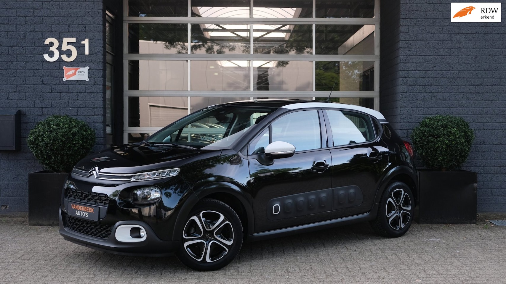 Citroën C3 - 1.2 PureTech S&S Shine Carplay|Camera|Pano|Motor gereviseerd - AutoWereld.nl