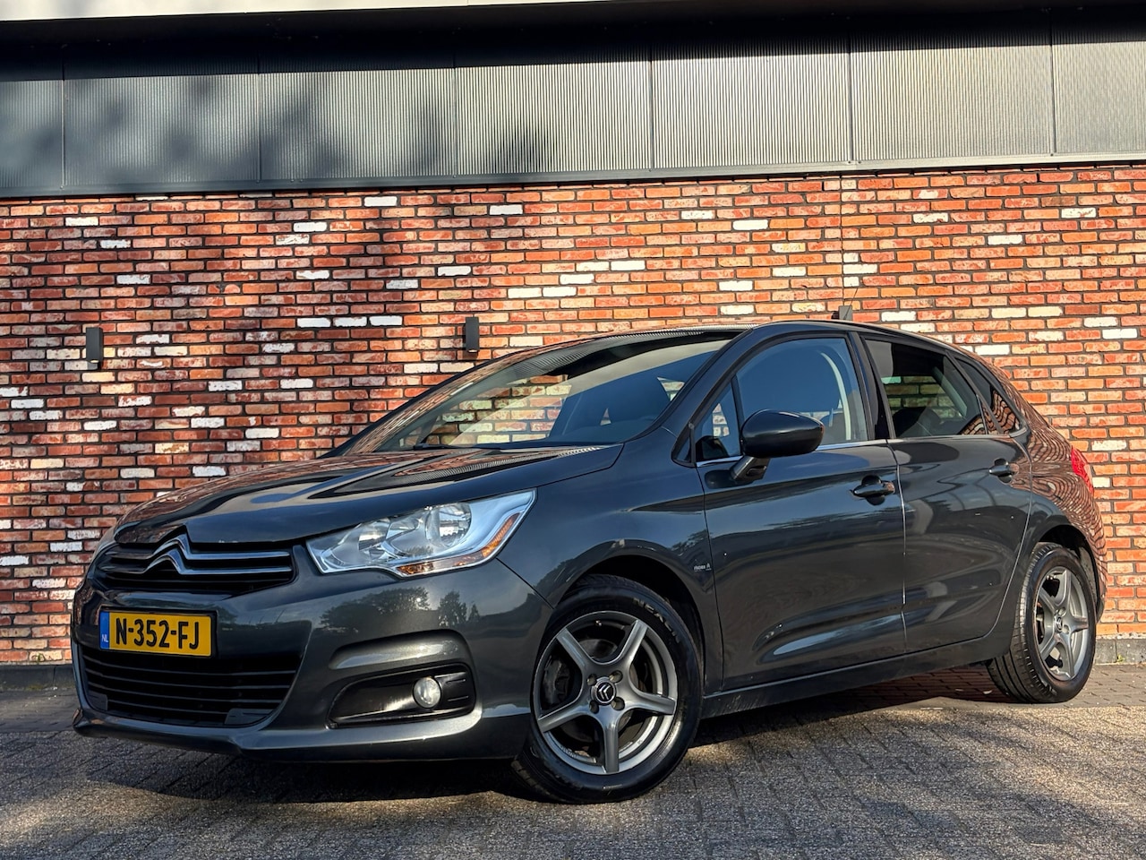 Citroën C4 - 1.6 VTi Ligne Business Cruise Stoelverw+Massage Pdc Clima Onderhouden! - AutoWereld.nl