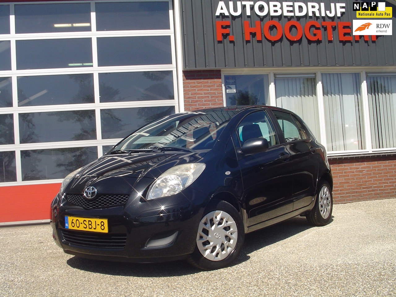 Toyota Yaris - 1.3 VVTi Comfort / Airco / 6 versnellingen / NL auto - AutoWereld.nl