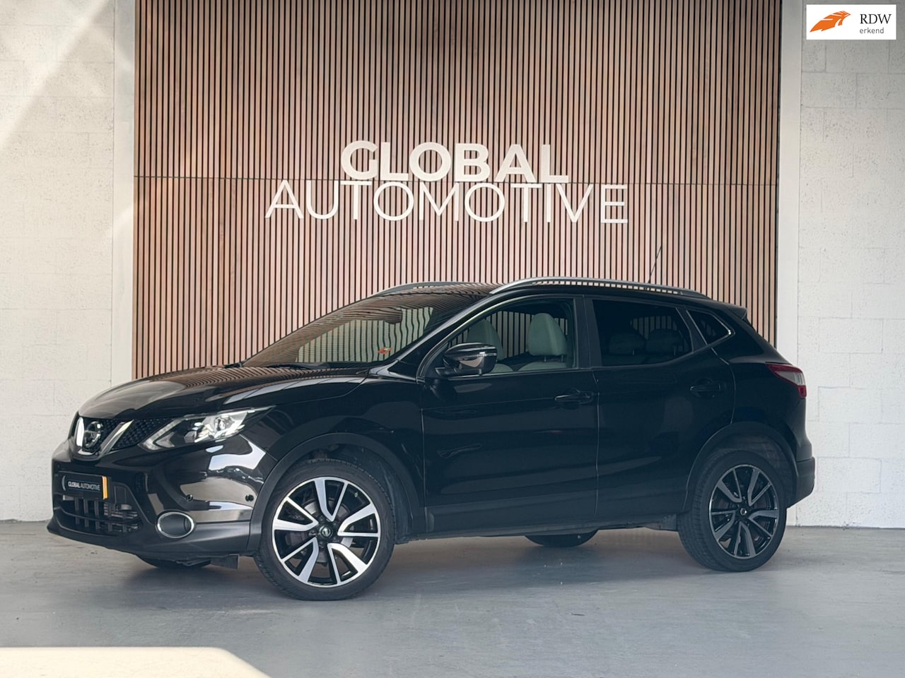 Nissan Qashqai - 1.2 Tekna - AUTOMAAT - PANORAMADAK - 360 CAMERA - 19'' VELGEN - AutoWereld.nl