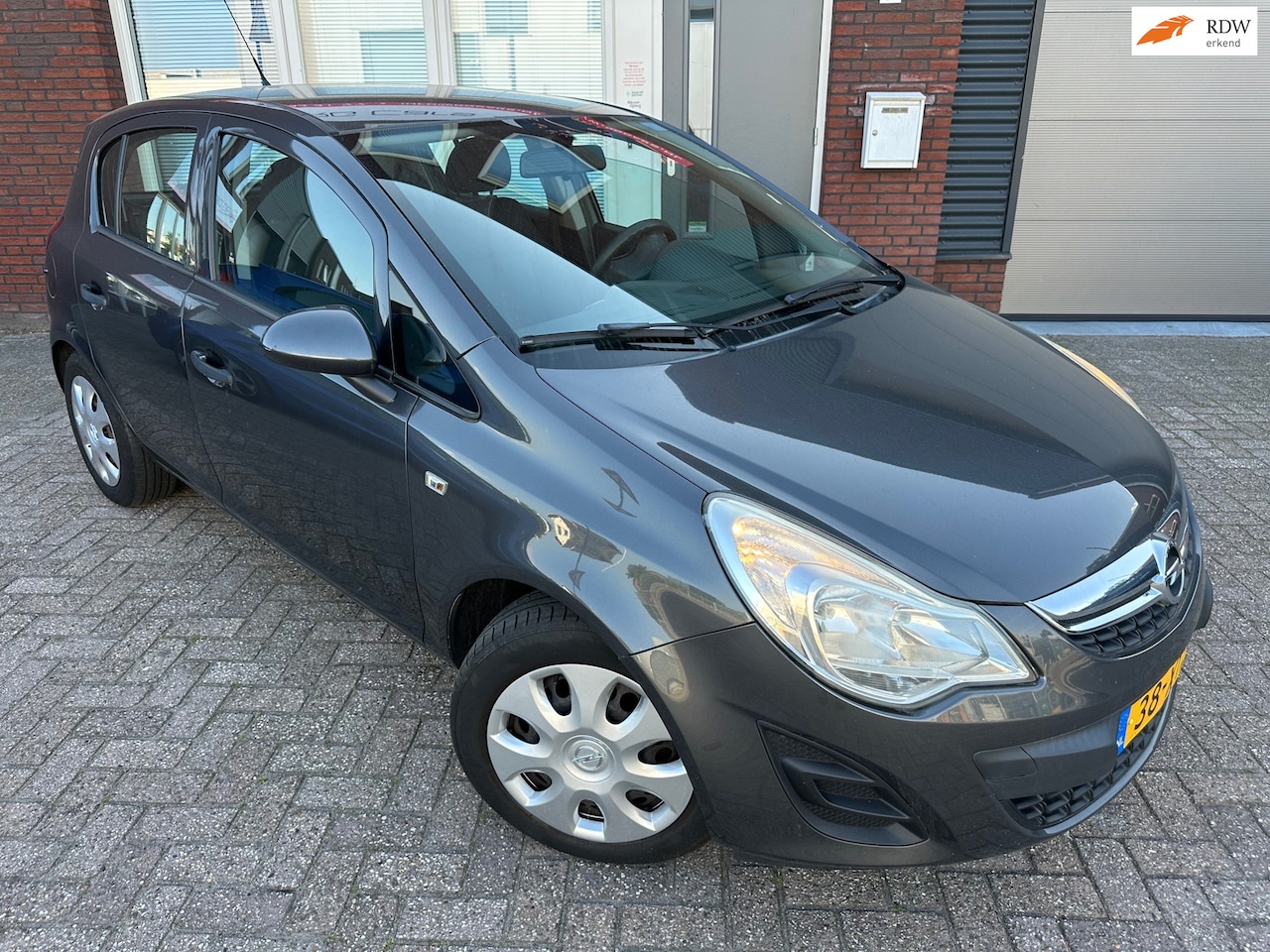 Opel Corsa - 1.2-16V '111' Edition / Airco / 5DRS - AutoWereld.nl