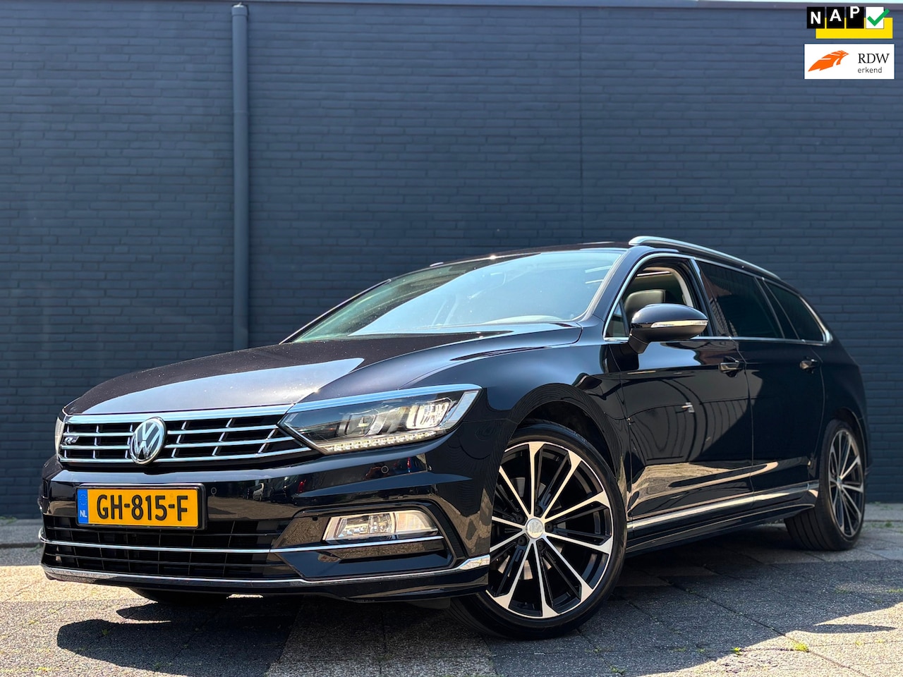 Volkswagen Passat Variant - 1.4 TSI R-Line | Pano | Digital Dash | Elektr Trekhaak - AutoWereld.nl