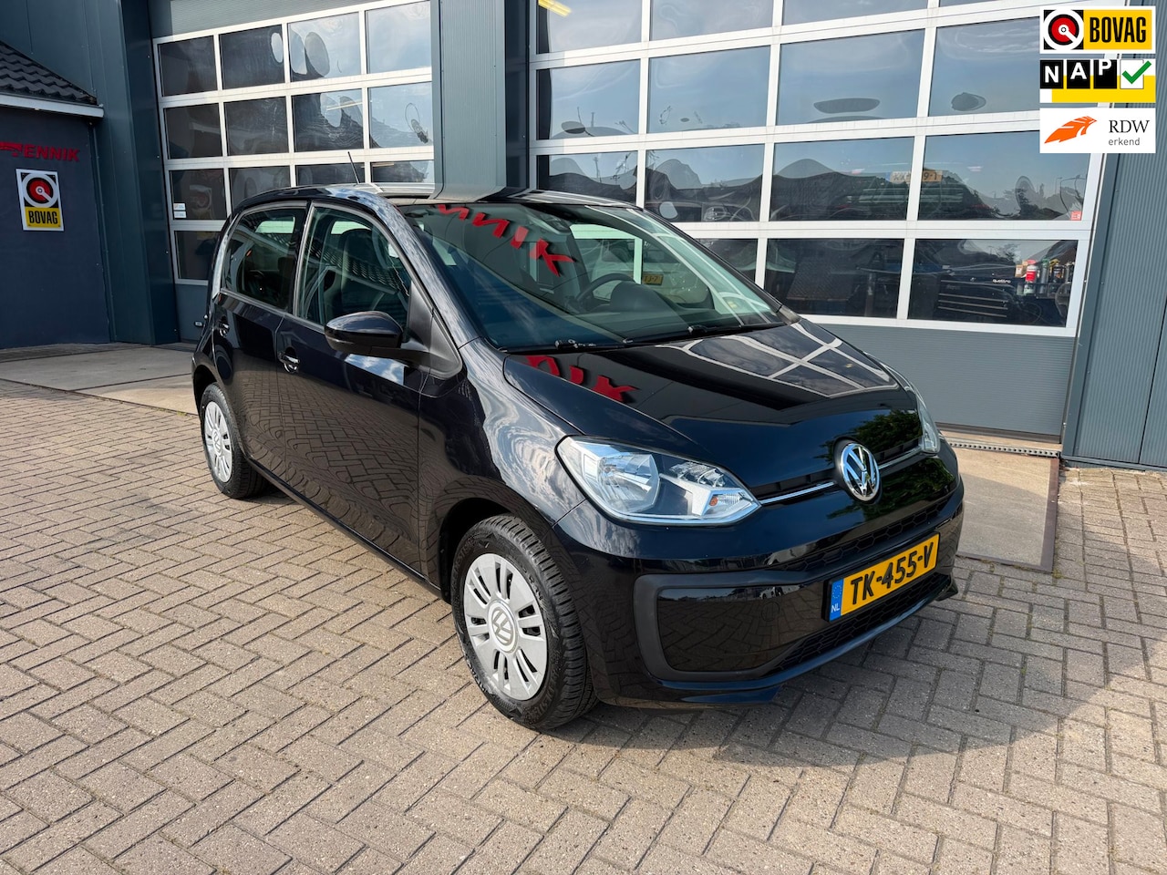 Volkswagen Up! - 1.0 BMT move up! / DAB / Airco / CV / NL Auto met NAP . - AutoWereld.nl