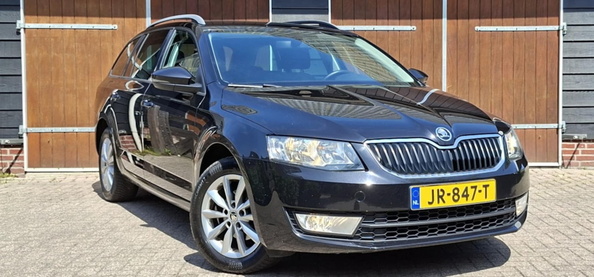 Skoda Octavia Combi - 1.2 TSI Grt Amb Bns | Trekhaak | Bluetooth | DAB + | All seasonb - AutoWereld.nl