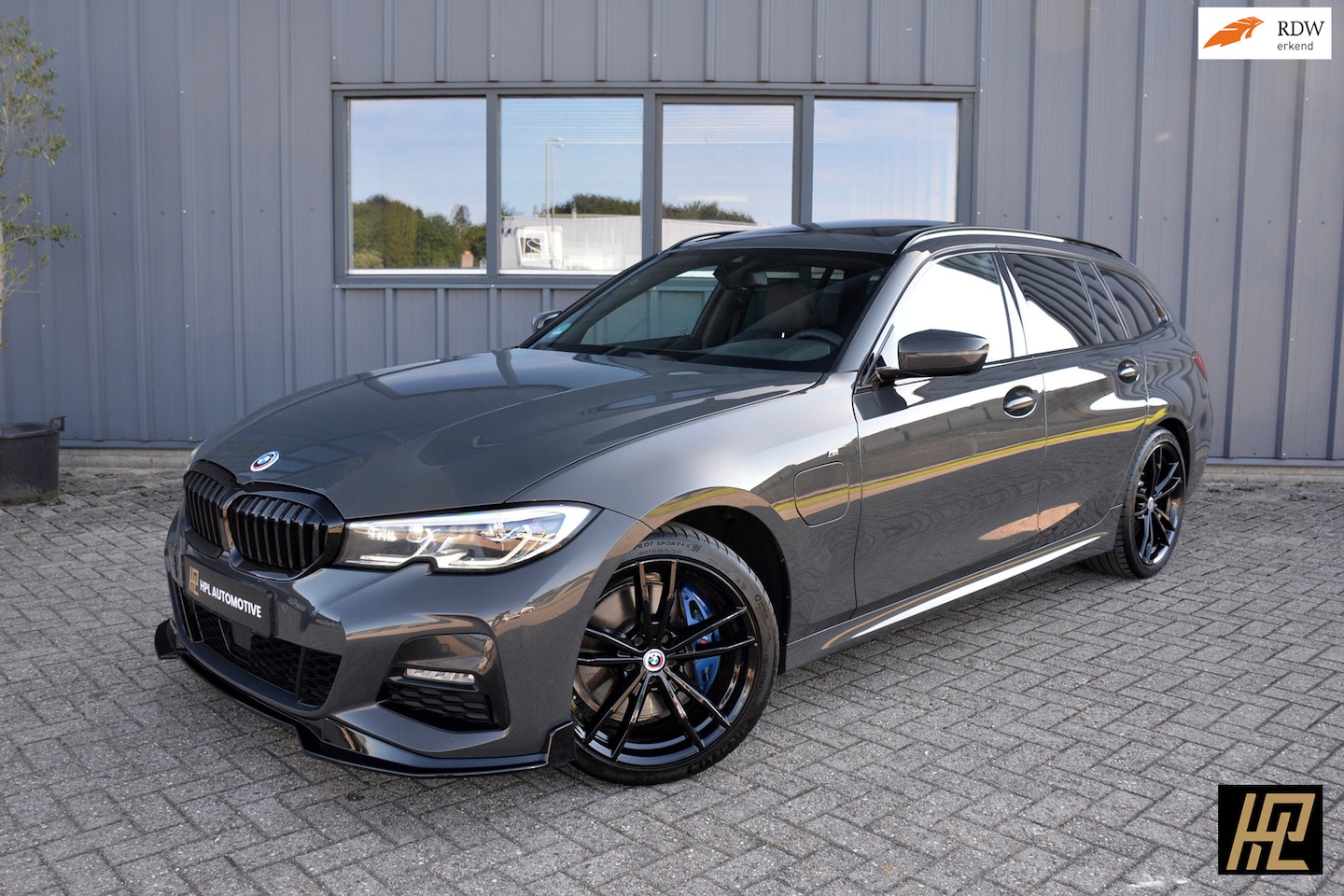 BMW 3-serie Touring - 330e 292pk xDrive M Sport Individual * Dravit Grau * Pano * Laser * HK * LiveCockpit * Hea - AutoWereld.nl