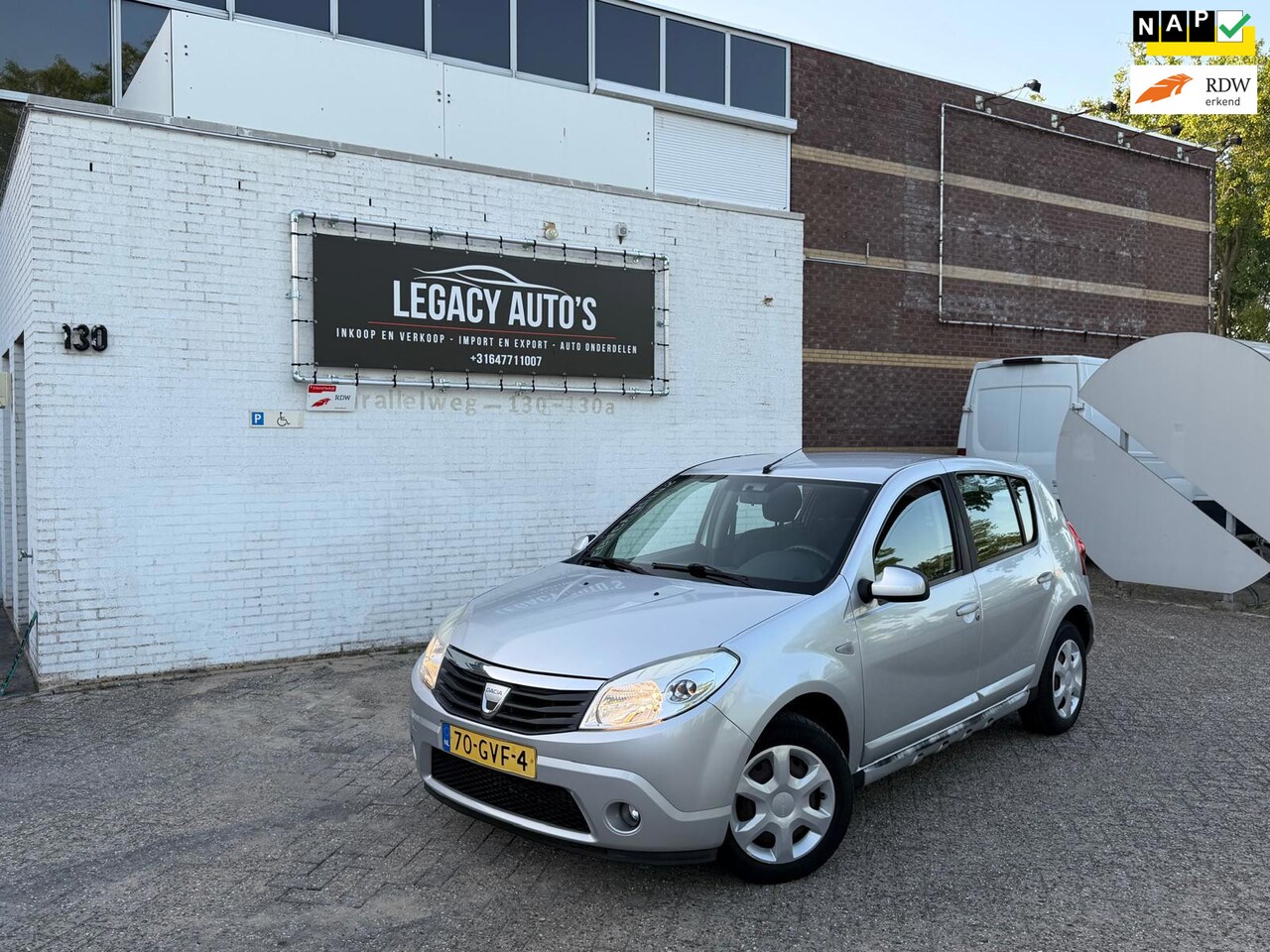 Dacia Sandero - 1.6 Lauréate - AIRCO - ELEK RAMEN - RIJDT & SCHAKELT GOED! - AutoWereld.nl