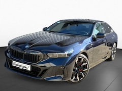 BMW 5-serie - 550e xDrive M-SPORT Pro * PANO, MERINO LEDER, STOELVENT, B&W Sound, 21-inch LMV * Ex. AG