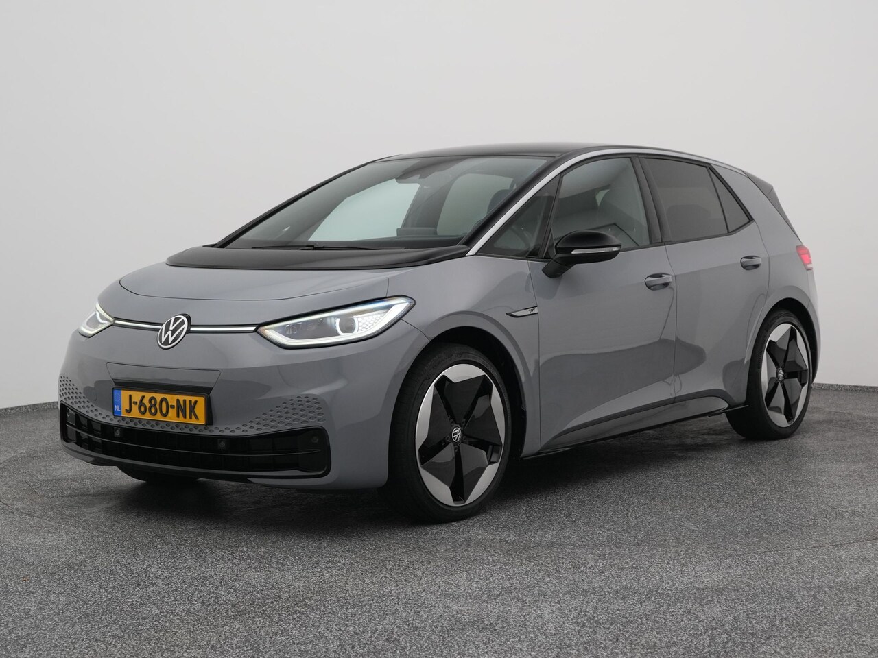 Volkswagen ID.3 - First Max 58 kWh | PANO | CAMERA | ADAPTIVE | HUD | STOELMASSAGE | STOEL- EN STUURVERW. - AutoWereld.nl