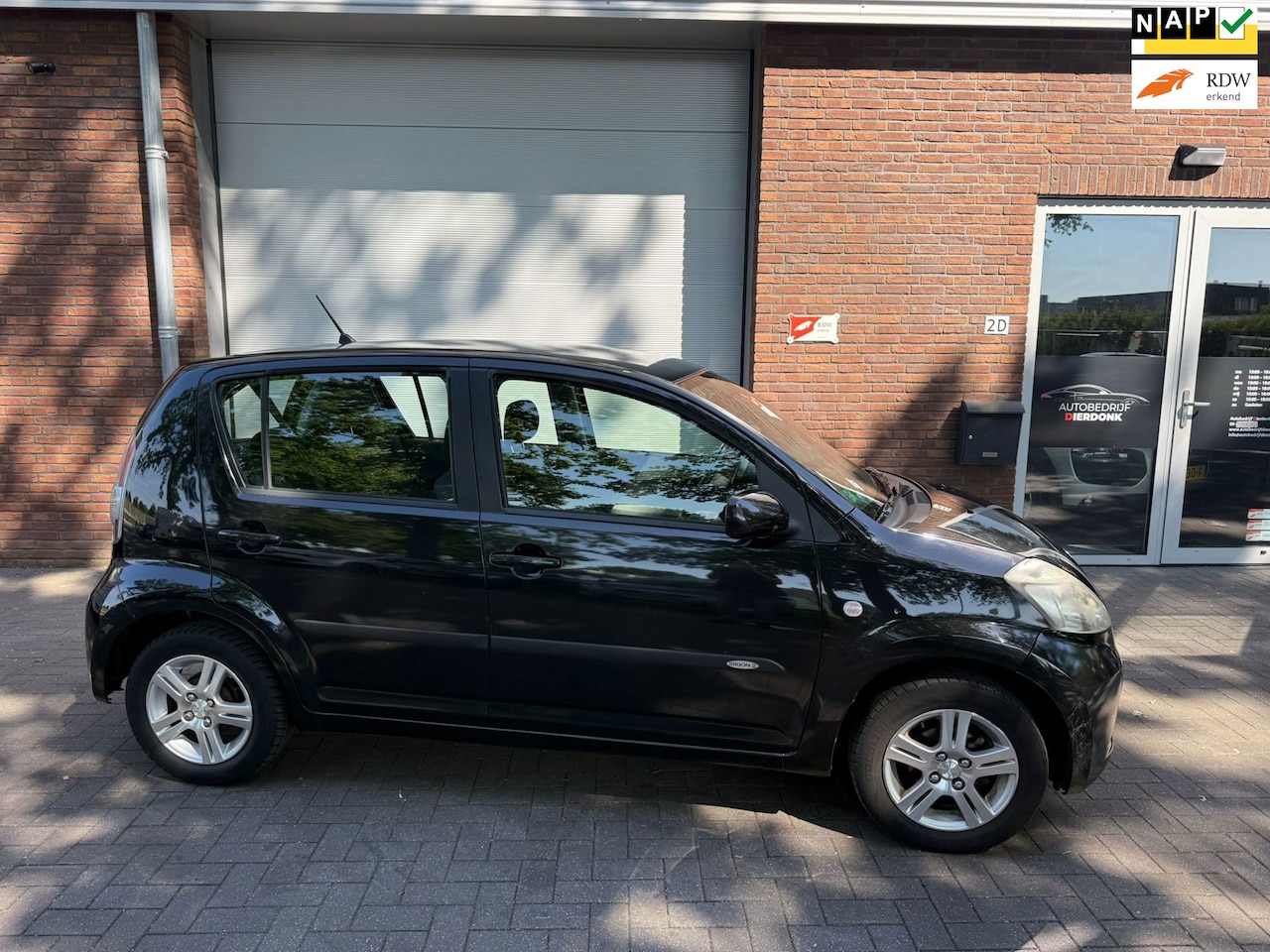 Daihatsu Sirion 2 - 1.0-12V Trend|AIRCO|RUIME APK|CRUISE - AutoWereld.nl
