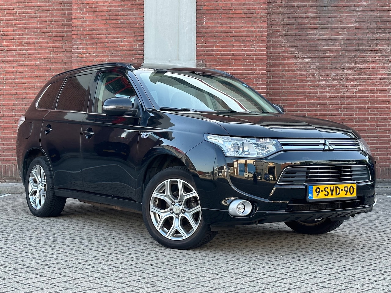 Mitsubishi Outlander - 2.0 PHEV Instyle|AUTOMAAT|CRUISE|CAMERA|PANO|TREKHAAK - AutoWereld.nl