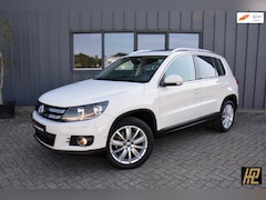 Volkswagen Tiguan - 1.4 TSI 160pk Sport & Style * Panorama * Alcantara * Parkassistent * 18" New York * Stoelv
