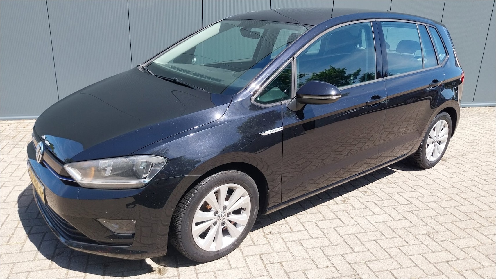 Volkswagen Golf Sportsvan - 1.0 TSI //AUTOMAAT !!!!//NAVI//CLIMA//PDC - AutoWereld.nl
