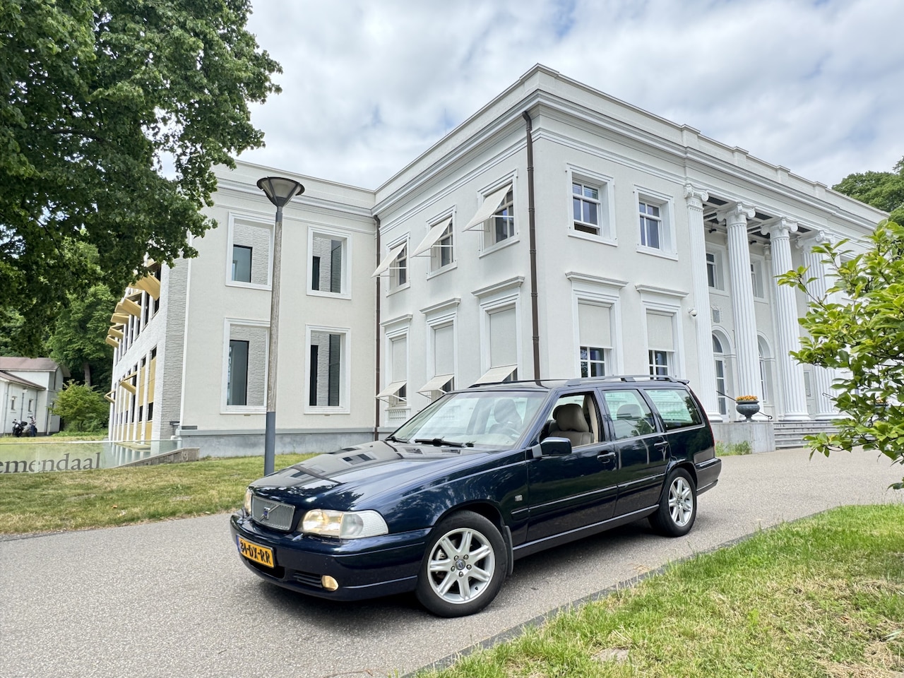 Volvo V70 - CLASSIC 2.4 AUT LEDER, - AutoWereld.nl