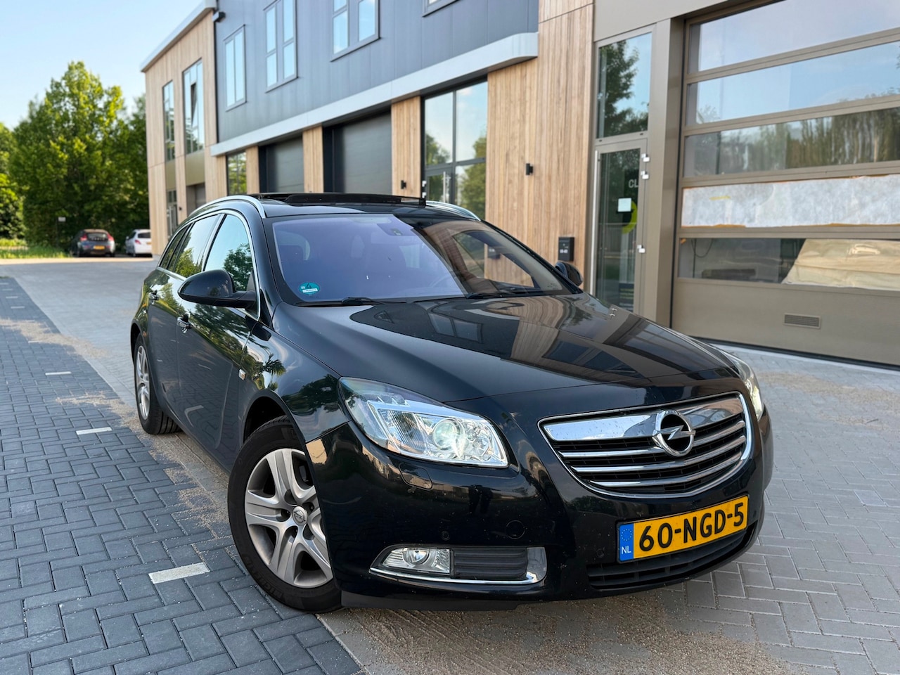 Opel Insignia Sports Tourer - 2.0 T Cosmo AUTOMAAT|PANO|LEER|XENON|NAVI - AutoWereld.nl