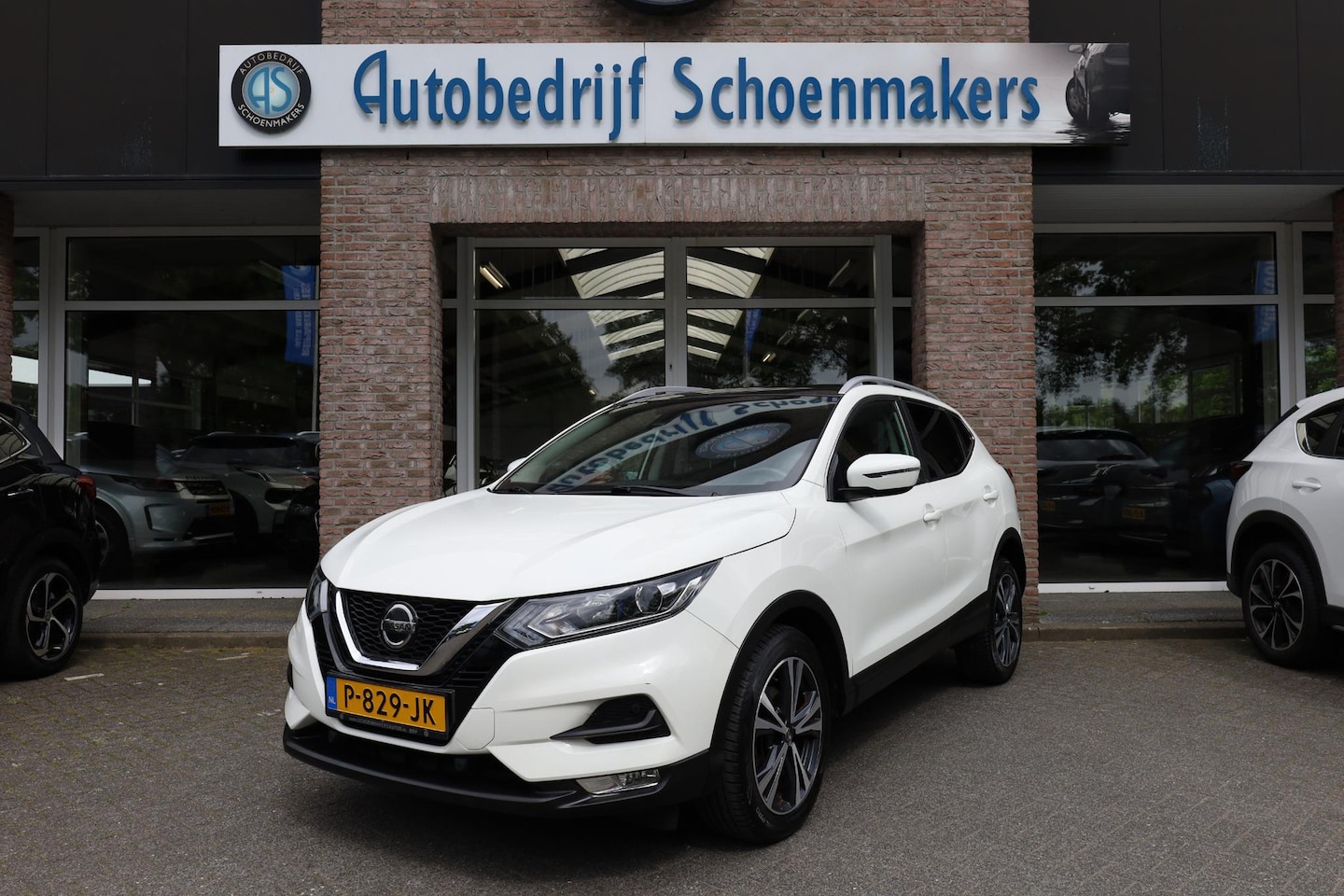 Nissan Qashqai - 1.3 DIG-T N-Connecta CAMERA PANO ALL-SEASONS CARPLAY CRUISE DAB NAVI STOELVERWARMING 18"LM - AutoWereld.nl