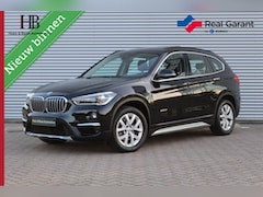 BMW X1 - sDrive18i Pano/Headup/Stoelverw/Leder/Sportstoelen