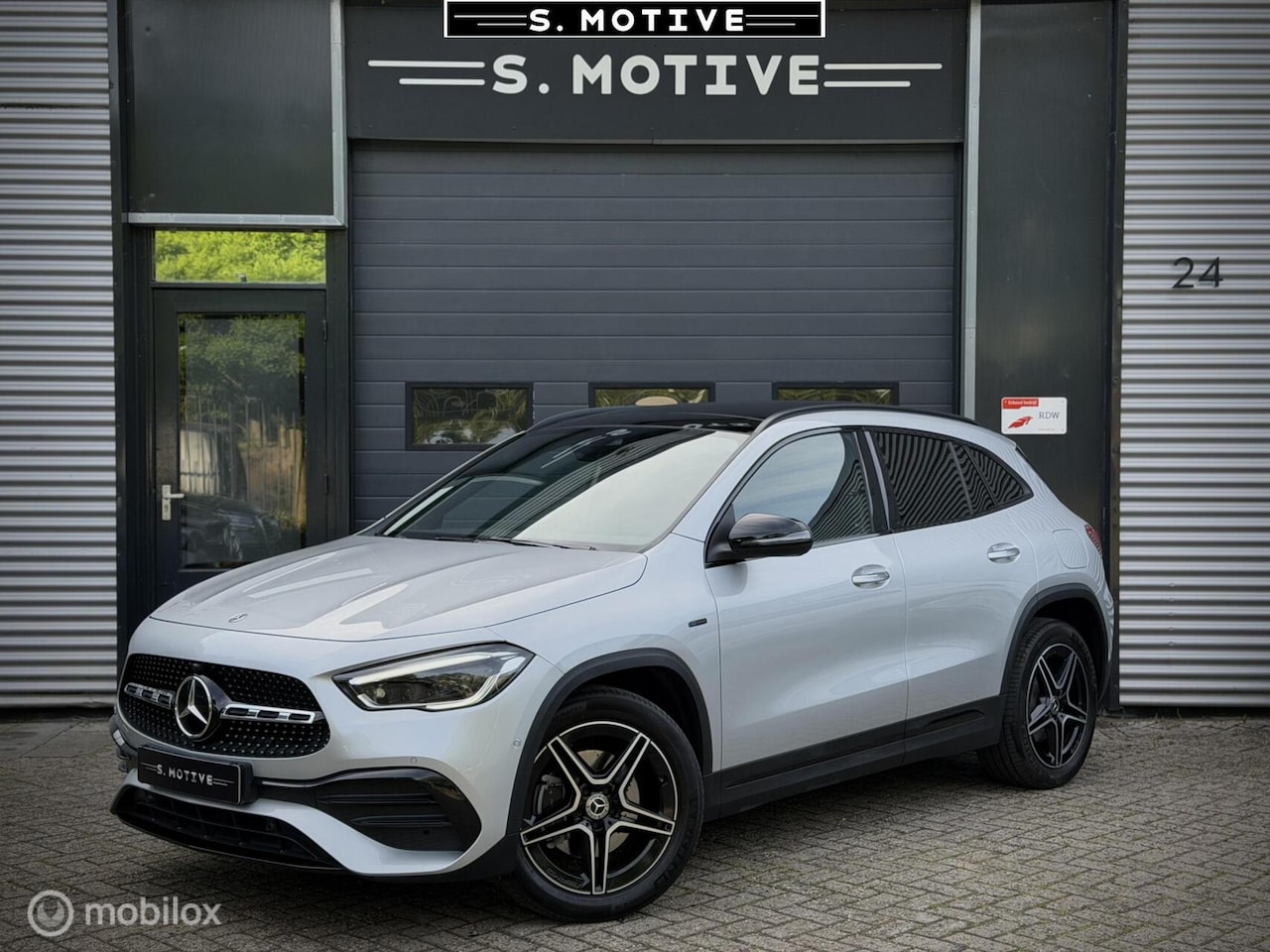 Mercedes-Benz GLA-Klasse - 250 e AMG Line. Pano, Trekhaak, Memory Org Nederlands Geleverd! - AutoWereld.nl