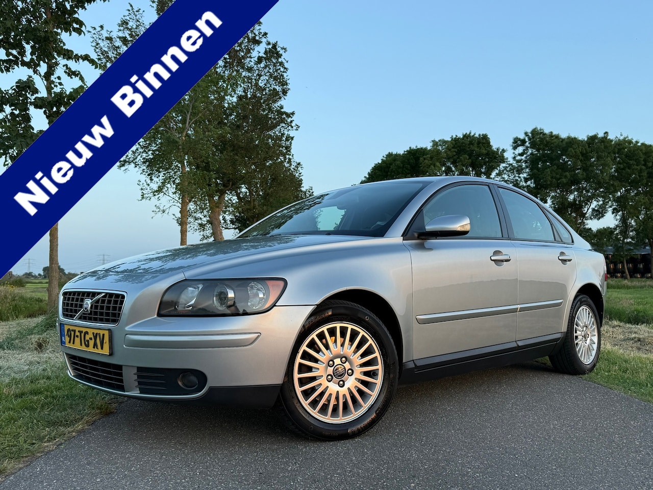 Volvo S40 - 2.4 Edition II Automaat / 2e Eigenaar / H-Leder / Clima / Trekhaak / 16" Velgen / PDC / Cr - AutoWereld.nl