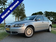 Volvo S40 - 2.4 Edition II Automaat / 2e Eigenaar / H-Leder / Clima / Trekhaak / 16" Velgen / PDC / Cr