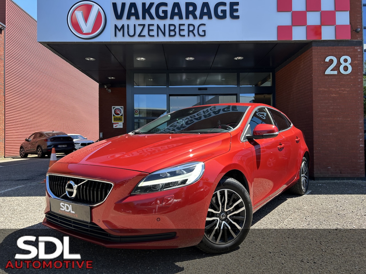 Volvo V40 - 1.5 T2 Polar+ // MEMORY SEAT // DODEHOEKDETECTIE // LEDER // FULL LED // NAVI // CAMERA // - AutoWereld.nl