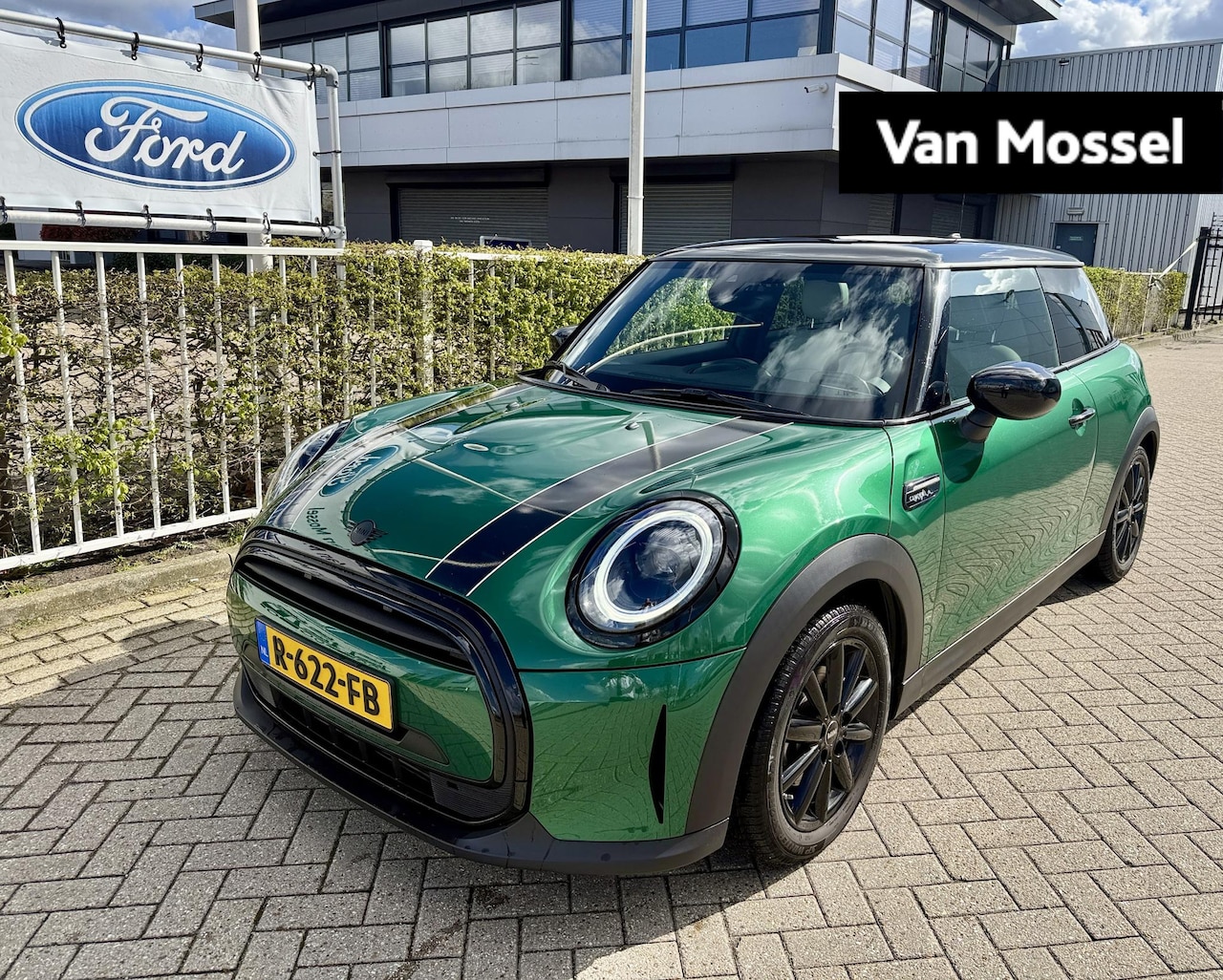 MINI Cooper - 3-Deurs 1.5 Camden Plus Edition Panorama Dak | Volledig lederen Bekleding - AutoWereld.nl