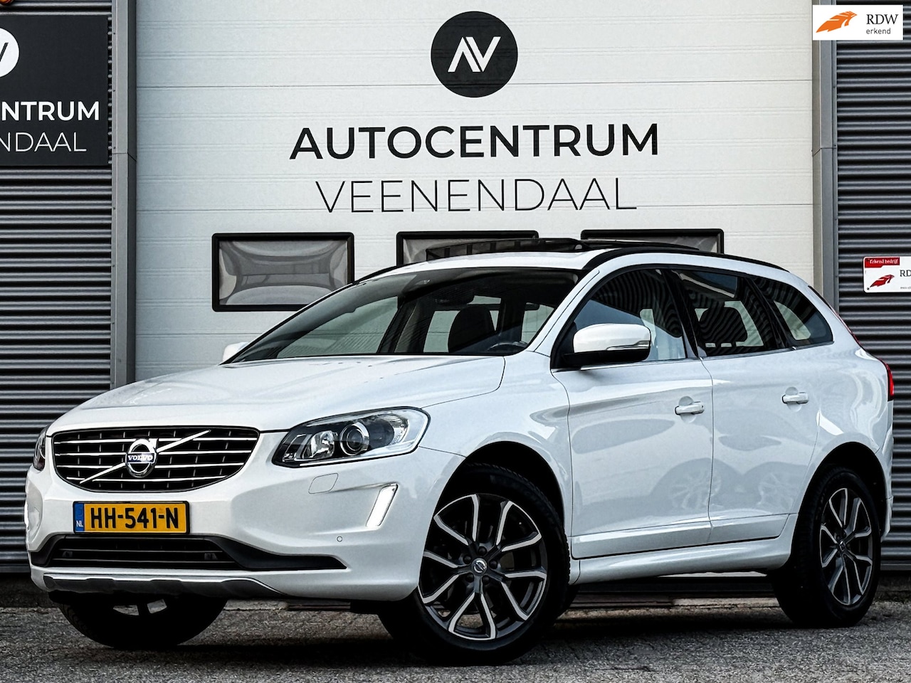 Volvo XC60 - 2.0 D4 FWD Ocean Race AUT PANO/TREKHAAK/CARPLAY/CAMERA/181 PK - AutoWereld.nl