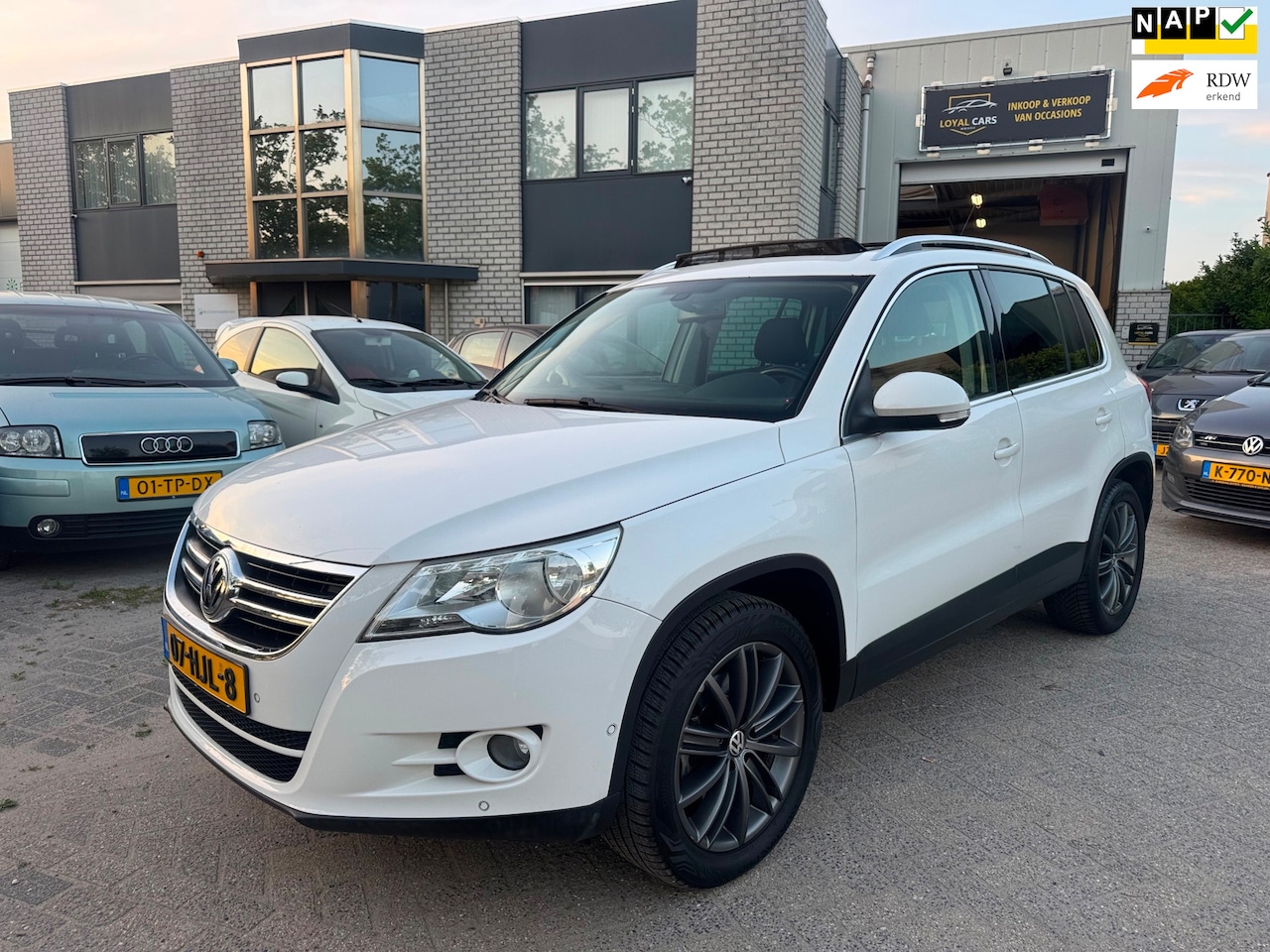 Volkswagen Tiguan - 1.4 TSI Sport&Style 4Motion Pano Airco Trekhaak - AutoWereld.nl