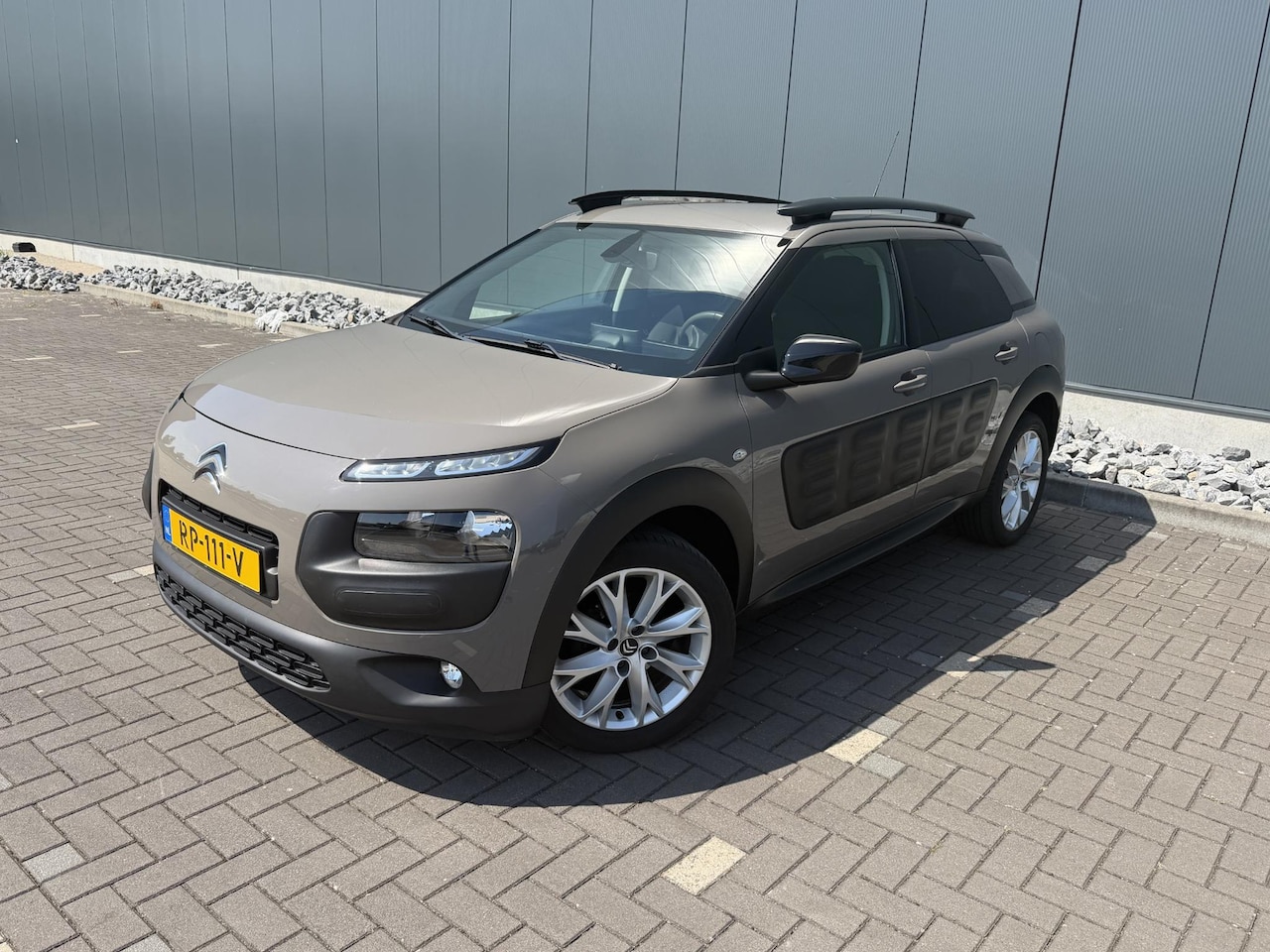 Citroën C4 Cactus - 1.2 PureTech Shine | Dealer onderhouden | Camera | Navigatie | Cruise Control en meer! - AutoWereld.nl