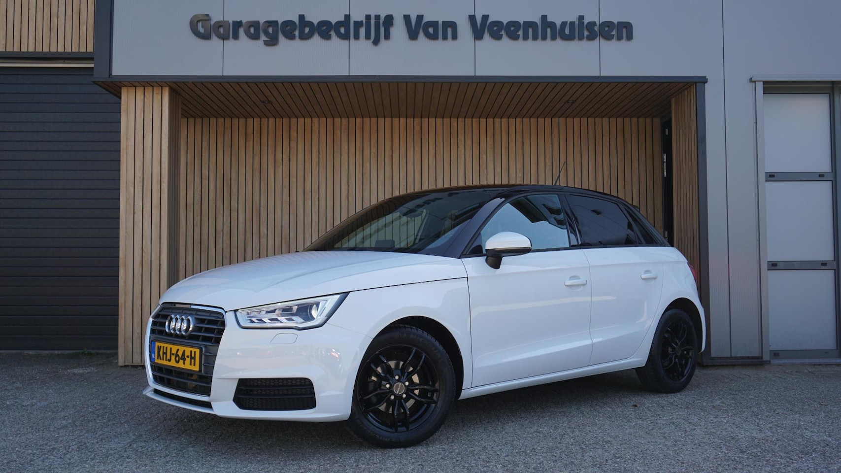 Audi A1 Sportback - 1.0 TFSI 81pk 5Drs LED Navi Bluetooth Stoelverwarming 15inch LM *Zwart Dak* 83532km! - AutoWereld.nl