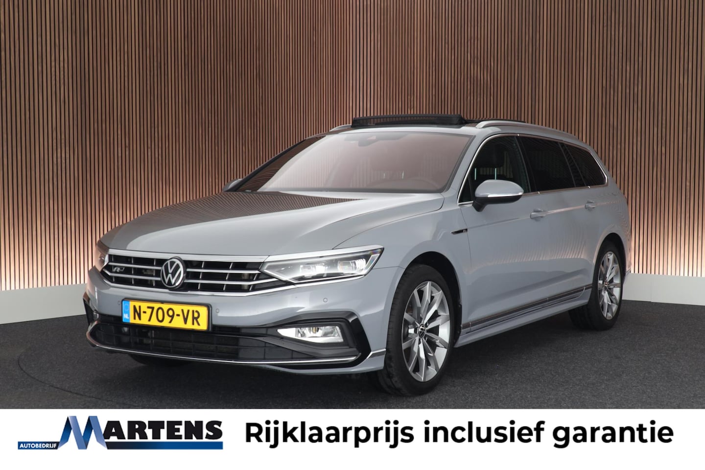 Volkswagen Passat Variant - 1.5 TSI 150pk DSG R-Line Business Leder Camera Panoramadak Keyless Virtual Cockpit Navigat - AutoWereld.nl
