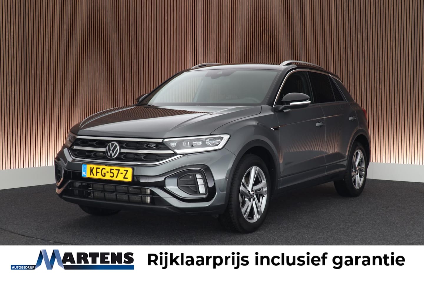 Volkswagen T-Roc - 1.5 TSI 150pk R-Line Trekhaak Camera Stoelverwarming + Massage Virtual Cockpit Navigatie - AutoWereld.nl